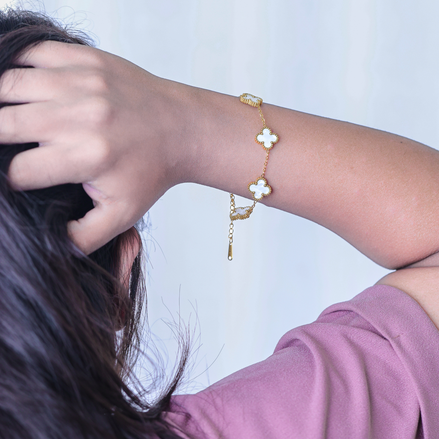 Dainty White Clover Bracelet – 18K Gold Plated, Anti-Tarnish & Waterproof