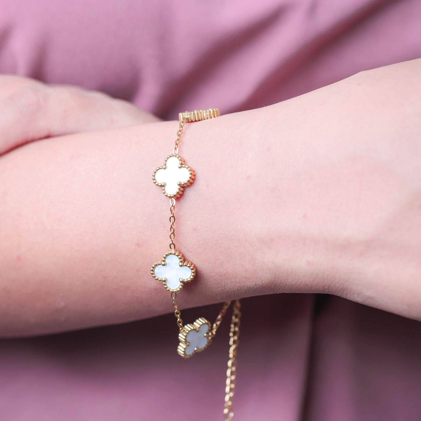 Dainty White Clover Bracelet – 18K Gold Plated, Anti-Tarnish & Waterproof