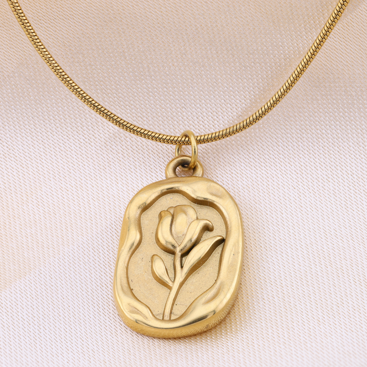 Rose pendant Necklace - 18K Gold Plated/ Anti Tarnish -Waterproof