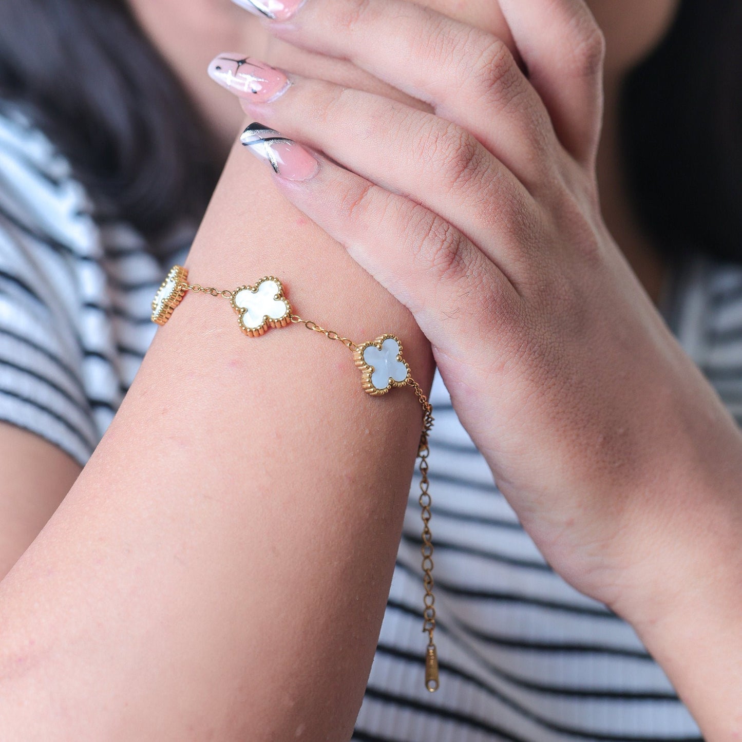 Dainty White Clover Bracelet – 18K Gold Plated, Anti-Tarnish & Waterproof