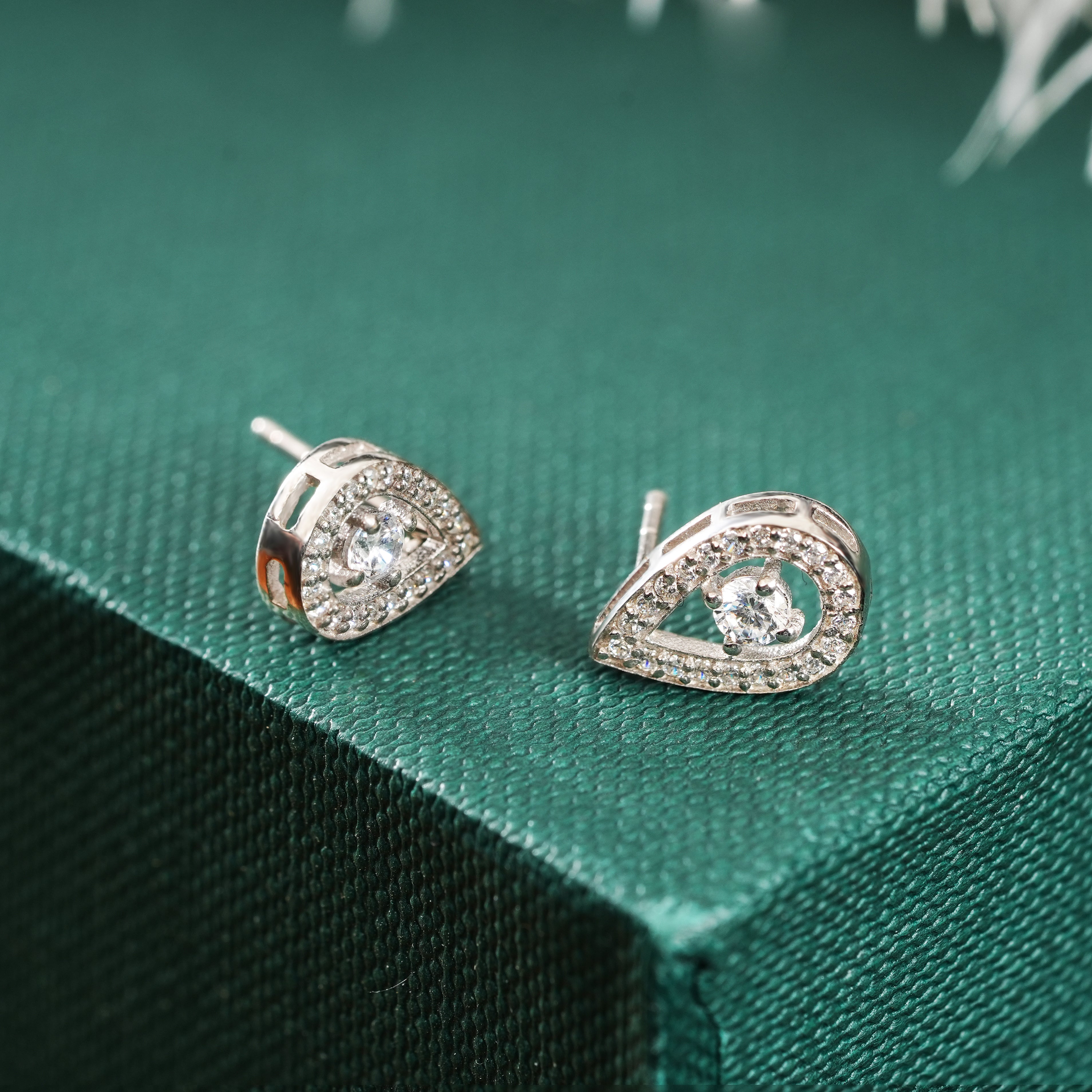 925 Sterling Silver Rhodium Plated Raindrop Studs